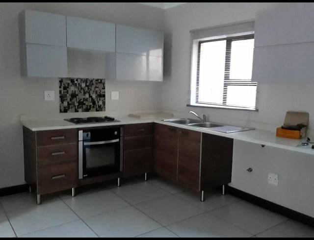 2 BEDROOM PROPERTY TO RENT IN ROOIHUISKRAAL NORTH
